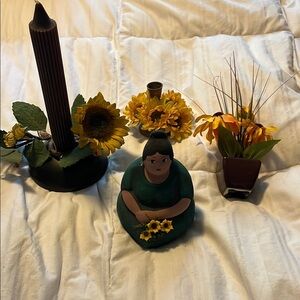 Sunflower Accent Set with Green Figurine